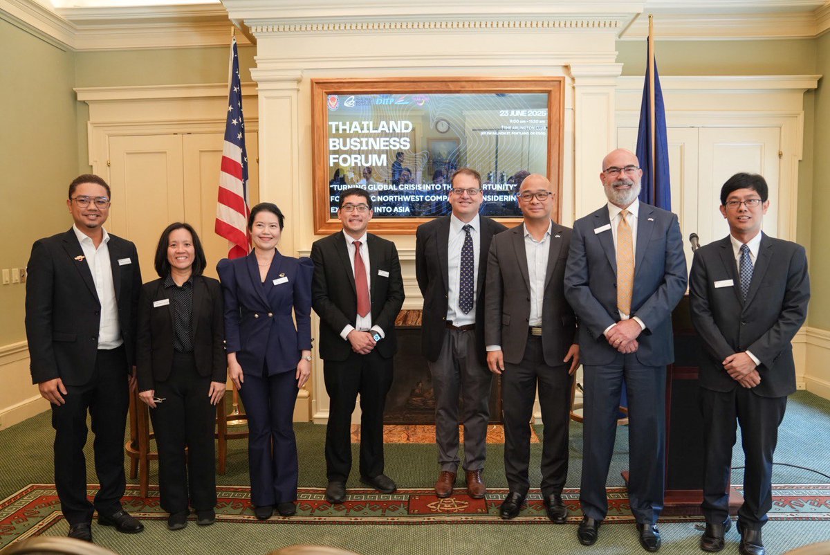 สถานกงสุลใหญ่ ณ นครลอสแอนเจลิส เดินหน้านโยบายการทูตเศรษฐกิจเชิงรุกจัด Thailand Business Forum ณ เมืองพอร์ตแลนด์ รัฐออริกอน เมื่อวันที่ 23 มิถุนายน 2568 อ่านเพิ่มเติมได้ที่ thaiconsulatela.thaiembassy.org/th/content/pr-…