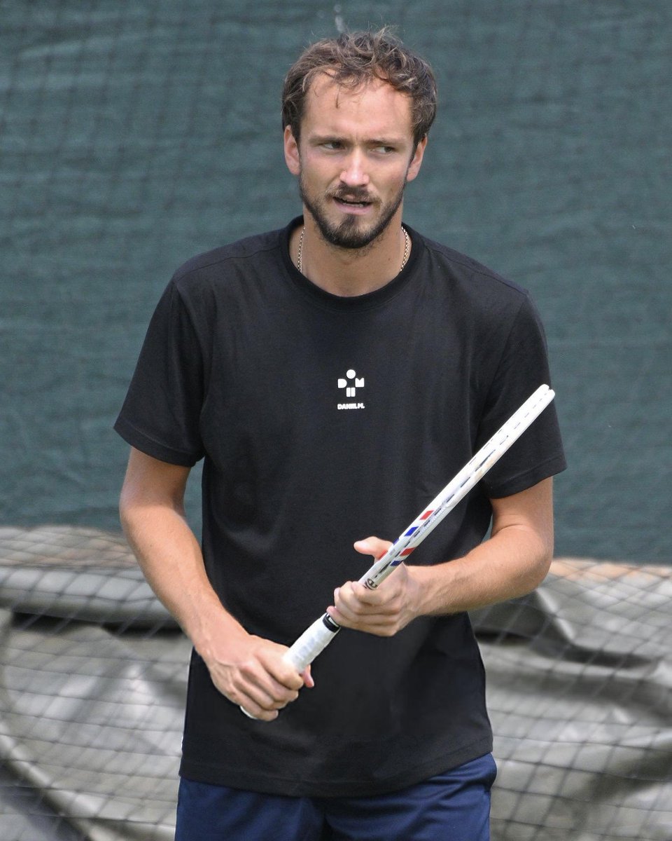 dmedvedevfans's tweet image. Bombastic side-eye π
@DaniilMedwed | @Wimbledon