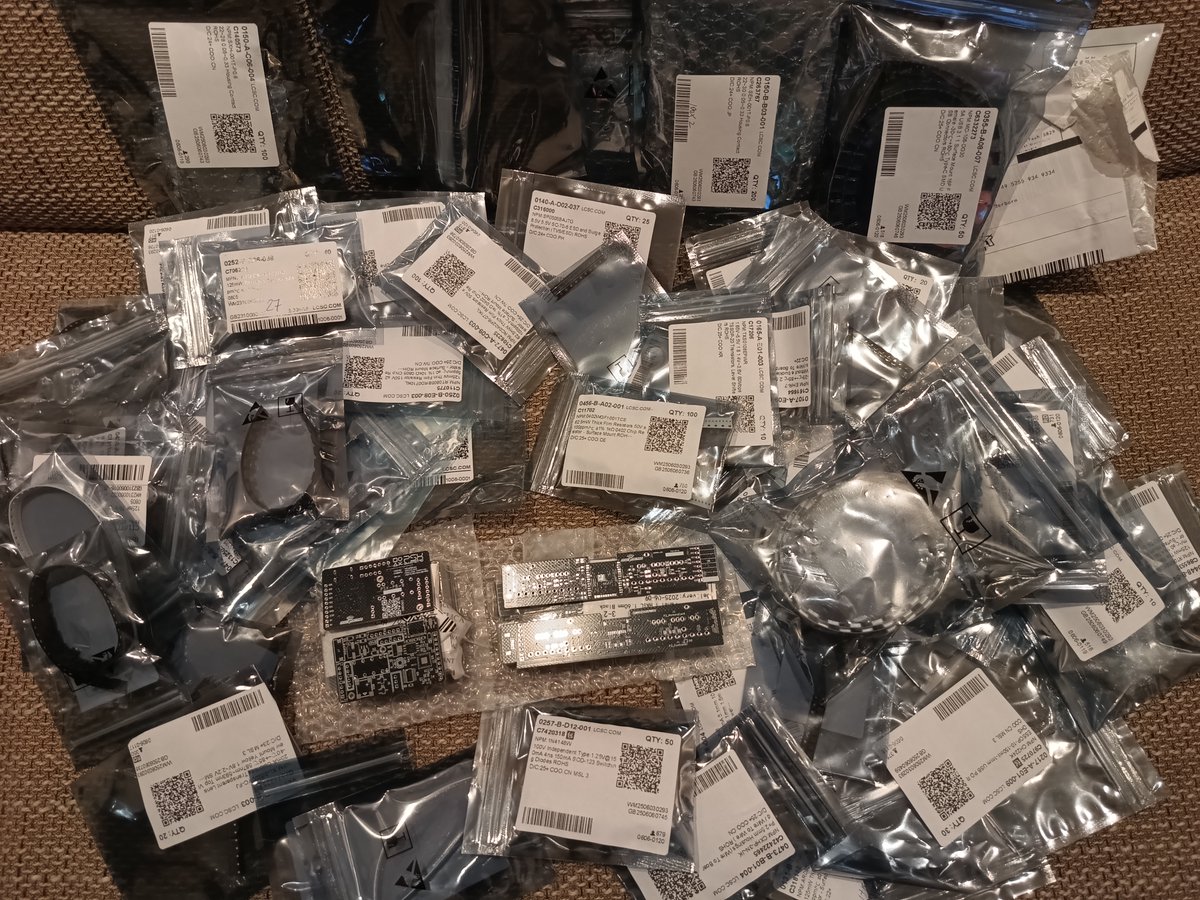 El_Sheepy's tweet image. Just received a FEW parts and some PCBs for my #PSXBlueRetro mod.
Time to find out if it works as expected — or if I’ll be greeted by the magic smoke😅
#BlueRetro #RetroGaming #PS1