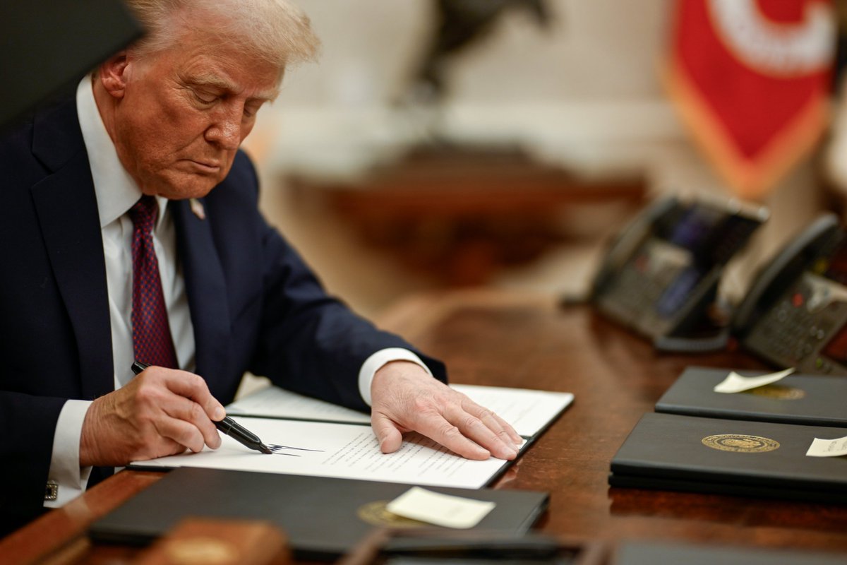 🇺🇲URGENT : Le président Trump va mettre fin aux demandes d’asile pour des centaines de milliers de migrants illégaux, les rendant immédiatement expulsables.