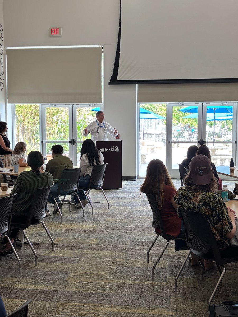 Today our #USCNationalFellows took a field trip to Magnolia Place, a community hub near downtown LA that brings together a network of services to support families in the area.