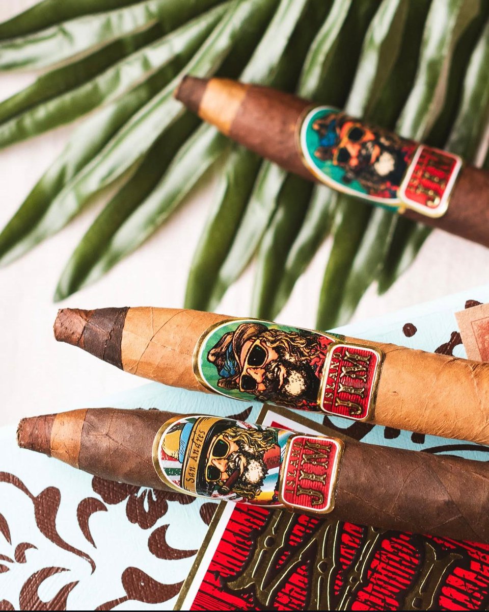 ovcigars's tweet photo. 📸: @ ralphscigars
You don’t need words when the cigar speaks for you🔥
Island Jim
#ovcigars #oscarcigars #cigaraficionado #botl #sotl #cigartime
#cigarlover #cigarjournal #lifestyle #cigarlifestyle
#cigarpassion #cigarsnob #cigars https://t.co/J4inp2DfJg