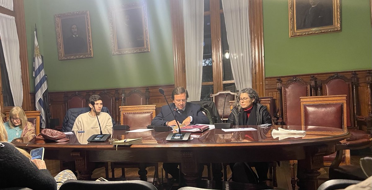 En este momento sesiona la Asamblea del Claustro de ⁦<a href="/fder_oficial/">Facultad de Derecho</a>⁩