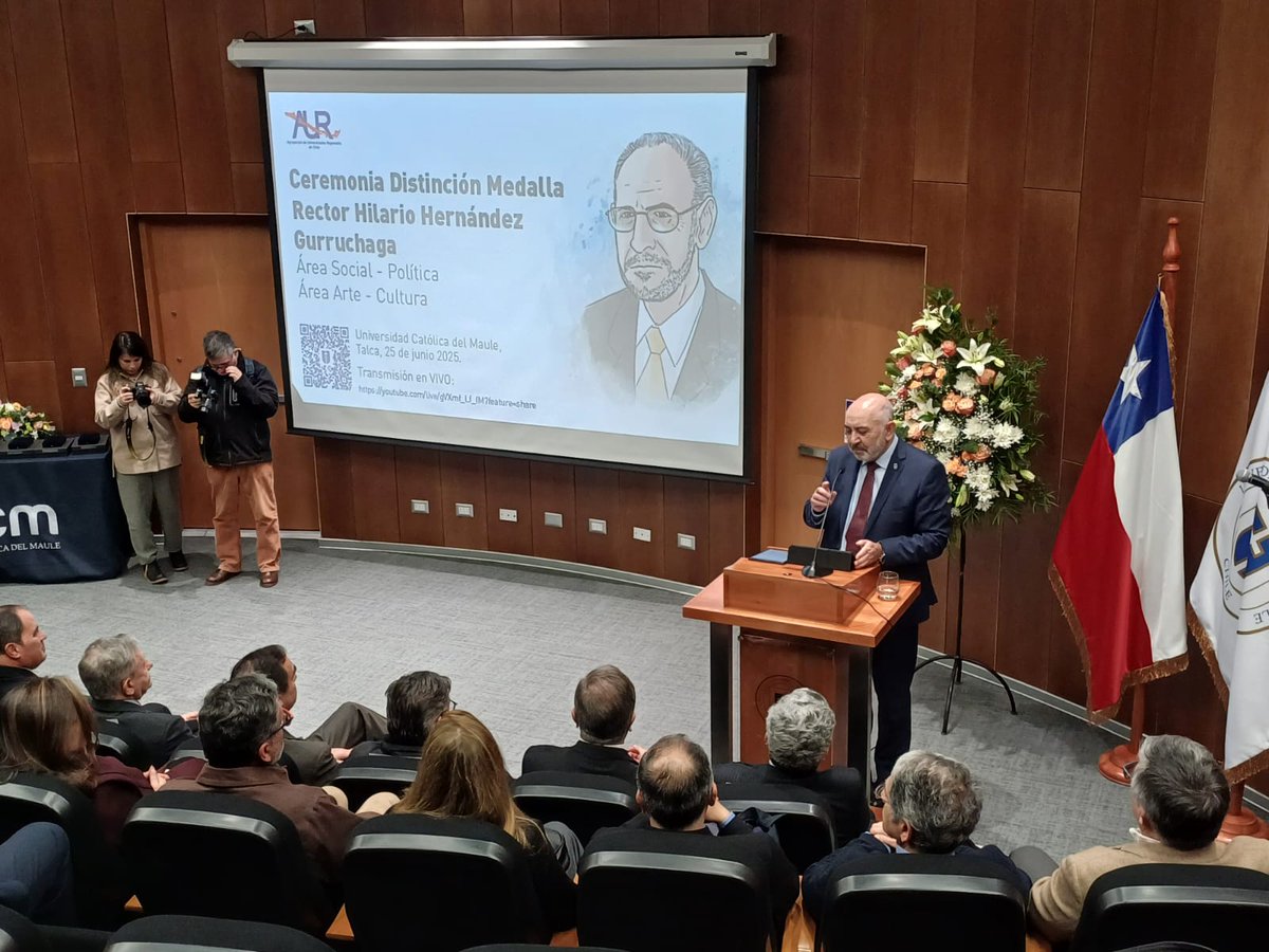 AUR_cl's tweet photo. 🔘Les compartimos imágenes de la Ceremonia #AUR para Distinción Rector Hilario Hernández desarrollada hoy en @ucatolicamaule. Fueron premiados @eldia_cl , @Corbiobio , GORE Magallanes, Teatro @udeantofagasta , Álvaro Rojas M.; @teatrobiobio  y Pedro Moreno de @umagtv https://t.co/vHEr4qAnky