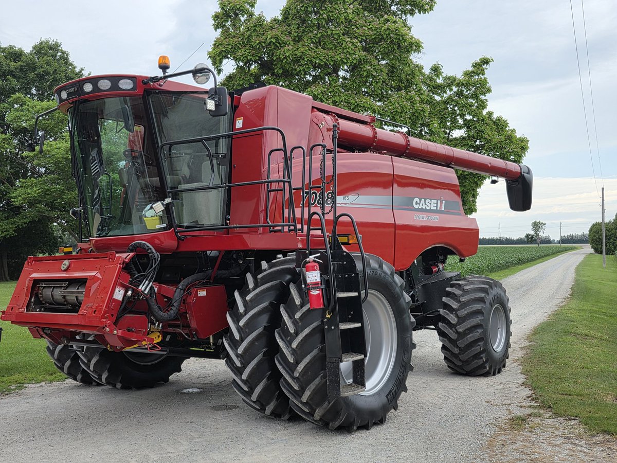 Gary_Taves's tweet image. Dialed in: GFX-750 display, NAV-900 receiver, and CenterPoint RTX.
EZ-Pilot Pro installed on the 7088 at Mann Farms (Chatham ON) with tight cable management.
Ready to roll for wheat! 🌾
#TrimbleAg #PrecisionFarming @gpsontario