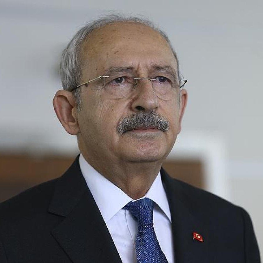 Sayın Kılıçdaroğlu allah aşkına bırakın kayyuma partiyi bu milletten bir s! K olmaz. 

Bırakın zaten bataklığın içinde boğuluyorlar birde kendi sıçtıklarını yesinler orda Y-CHPLİLER...