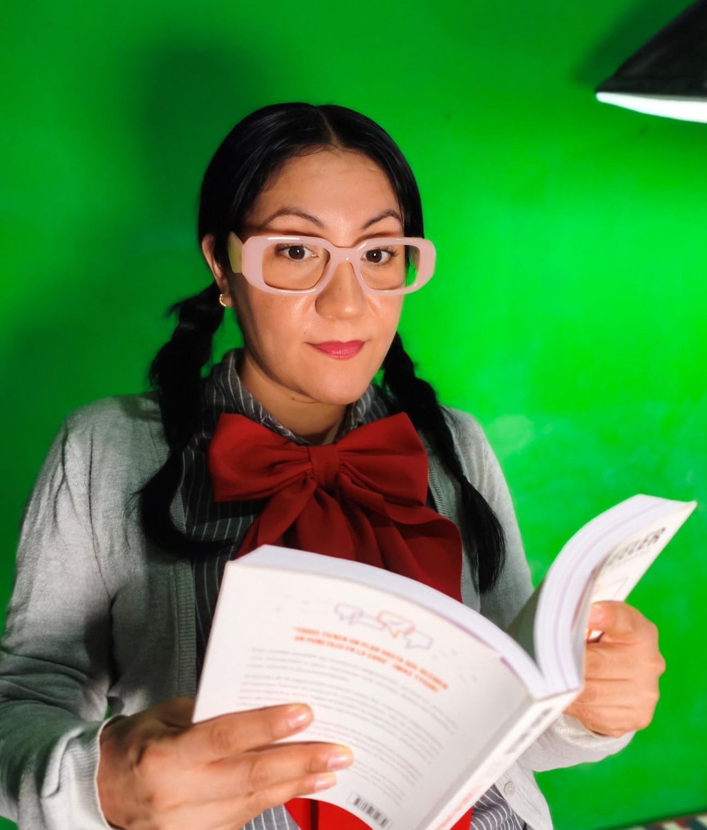 En mi nuevo video voy a pasar de ser una nerd bien portada y fiel, a una total puta infiel y dominante... Si aún no haces tu cuenta en cuckbeta.com haz una para que te avisen cuando esté disponible😘❤️