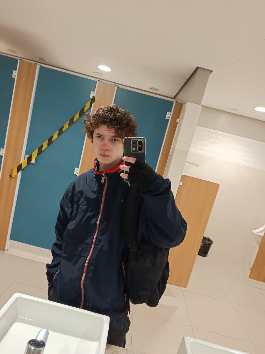 Greftiw's tweet image. última cagada do semestre # ferias