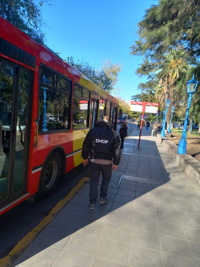 EmopMza's tweet photo. ✋️🚍Operativos de control al transporte público contarán con intervención inmediata ante incidentes de tránsito

Se conformará una unidad para optimizar los procesos de actuación en hechos que participen servicios urbanos y media y larga distancia.
➡️https://t.co/fennGKIeiO https://t.co/HpAkeNGTW8