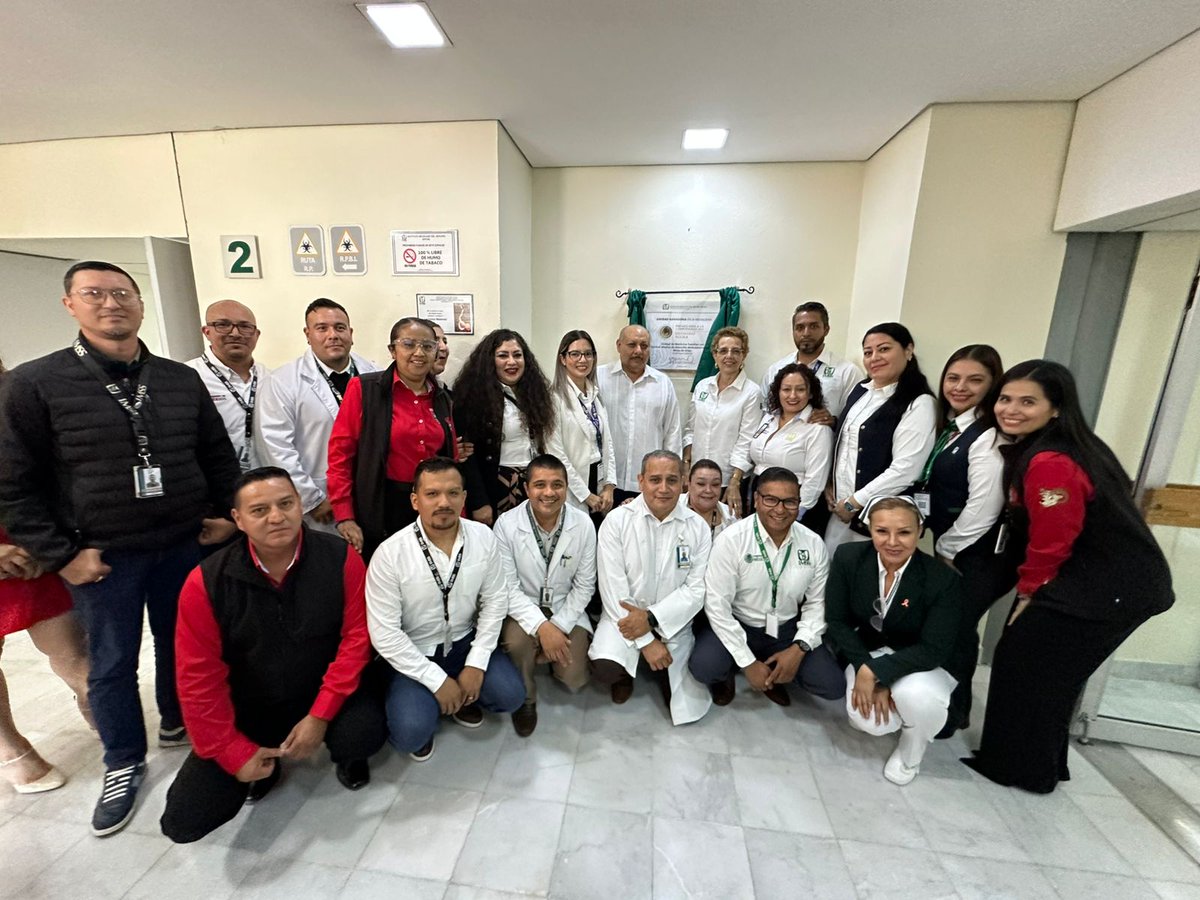 IMSS_BC's tweet photo. ✨La excelencia se construye con compromiso y vocación.
La #UMF/#UMAA 36 fue reconocida con el #PremioIMSS a la Competitividad 2024, Distintivo Águila. 🏆🦅����
La titular del #IMSSBC, Dra. @desiree_sagar_d y el Dr. César E. González del #SNTSS develaron la placa conmemorativa. https://t.co/wWg7WWydNZ
