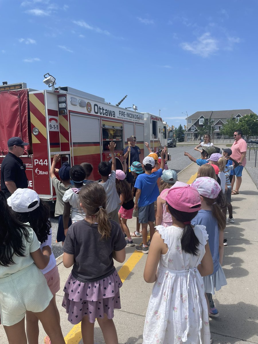 donnellgr1's tweet photo. What an exciting day! We learned a lot of fire safety and got to see all the equipment on Pump truck 44. https://t.co/LHzWVNfQHA