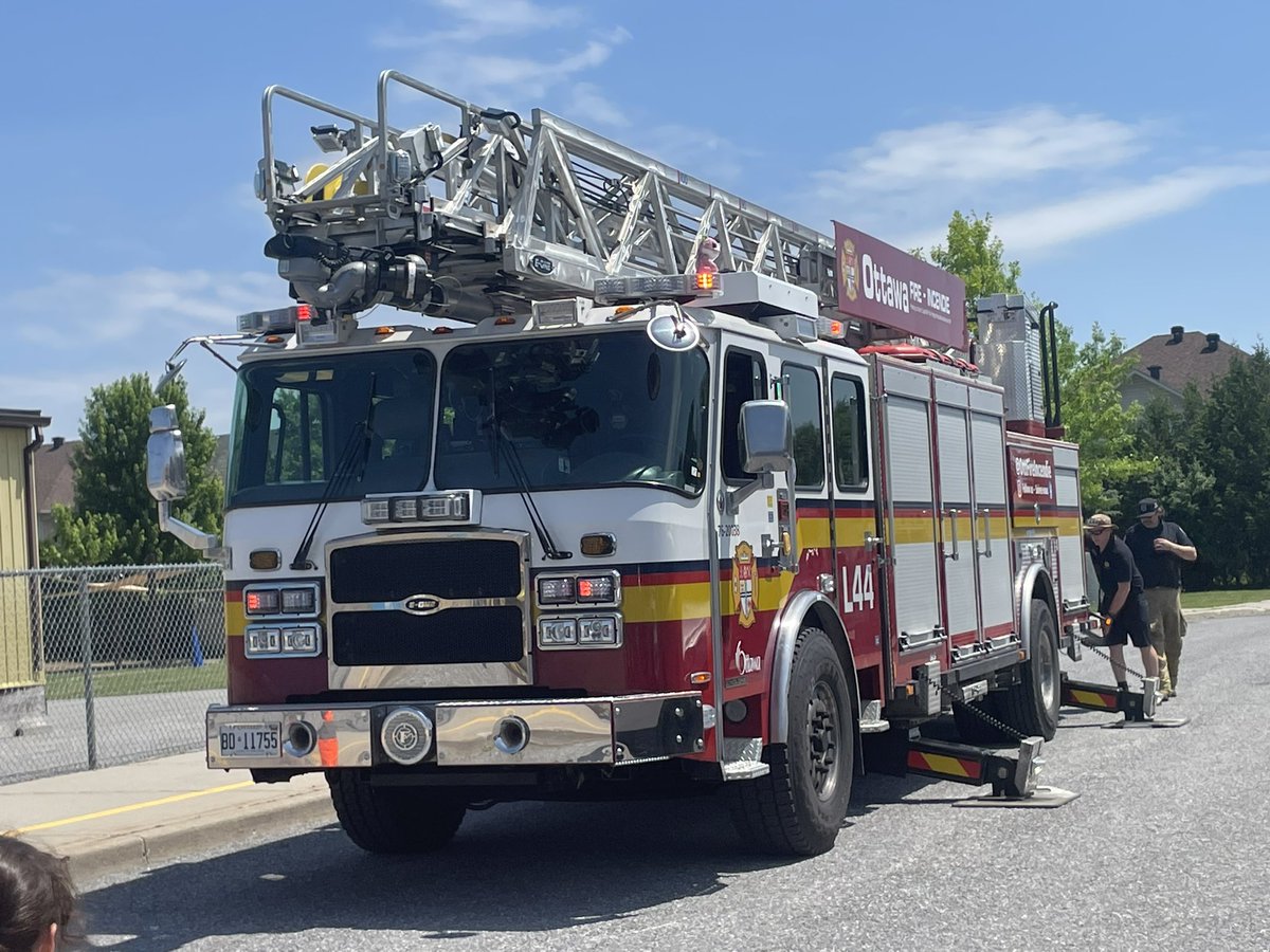 donnellgr1's tweet photo. We loved seeing the ladder truck come back after having to leave to assist with a call. The kids had a ton of questions for the firefighters! https://t.co/jq8k25ykaV