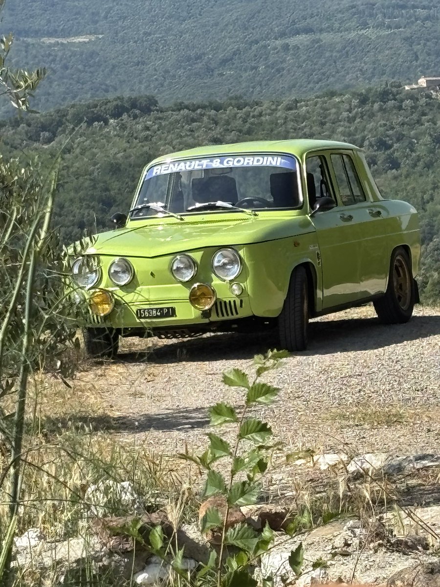 AULaw24's tweet image. “Don’t laugh ….it’s paid for.”
My wife’s cousin has kept this running since 1995 when he got it from his dad - who bought it in 1972. He’s a Hell of a mechanic. I fix up older Land Rovers, but maintaining an R8 Gordini is a whole different level of dedication.