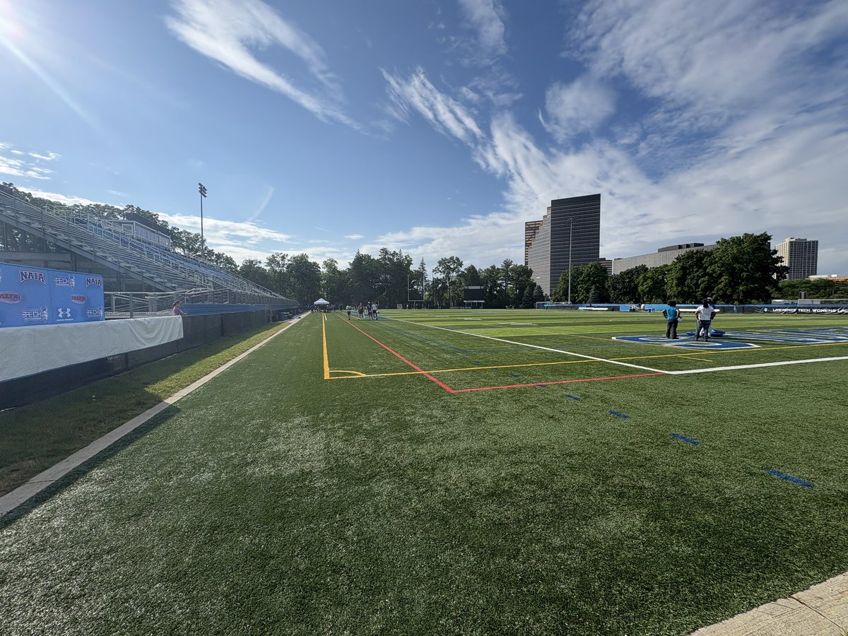 BennettCh10534's tweet photo. Had a great time being competitive and learning at Lawrence tech today I didn’t much pictures or videos today but had some great ones @Ty_Washburn7477 @JustinZWhite @daTalleyman @MichFBFrenzy @PrepRedzone @CoachOlejniczak https://t.co/6Lr48xJ9Gl