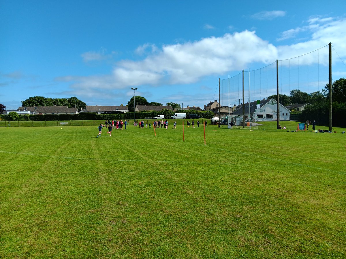 WhelanGavin's tweet photo. Huge thanks to Donal Queally (Club Coaching Officer) and his team for their outstanding work &amp; commitment throughout the year through the excellent #ClubSchoolLink, which is brilliant for us as GDC's to see, 👏👏 also to the pupils &amp; staff in #KillNS ✅️🟢⚪️🏐🏑 #GAA https://t.co/O2uXTAVCs0