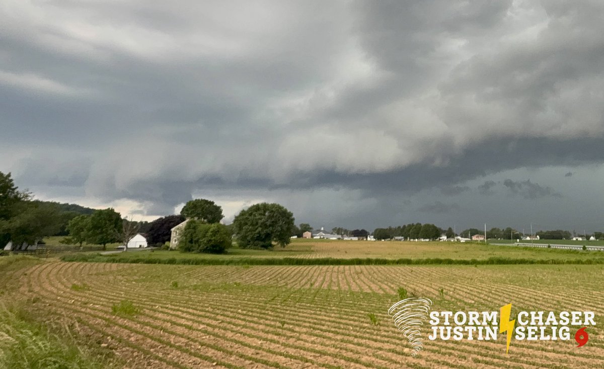 SevereWeatherPA's tweet image. It’s sad but this is probably the best I have gotten so far in Pennsylvania this storm season. I seriously miss the plains. 🤣😂 #pawx
