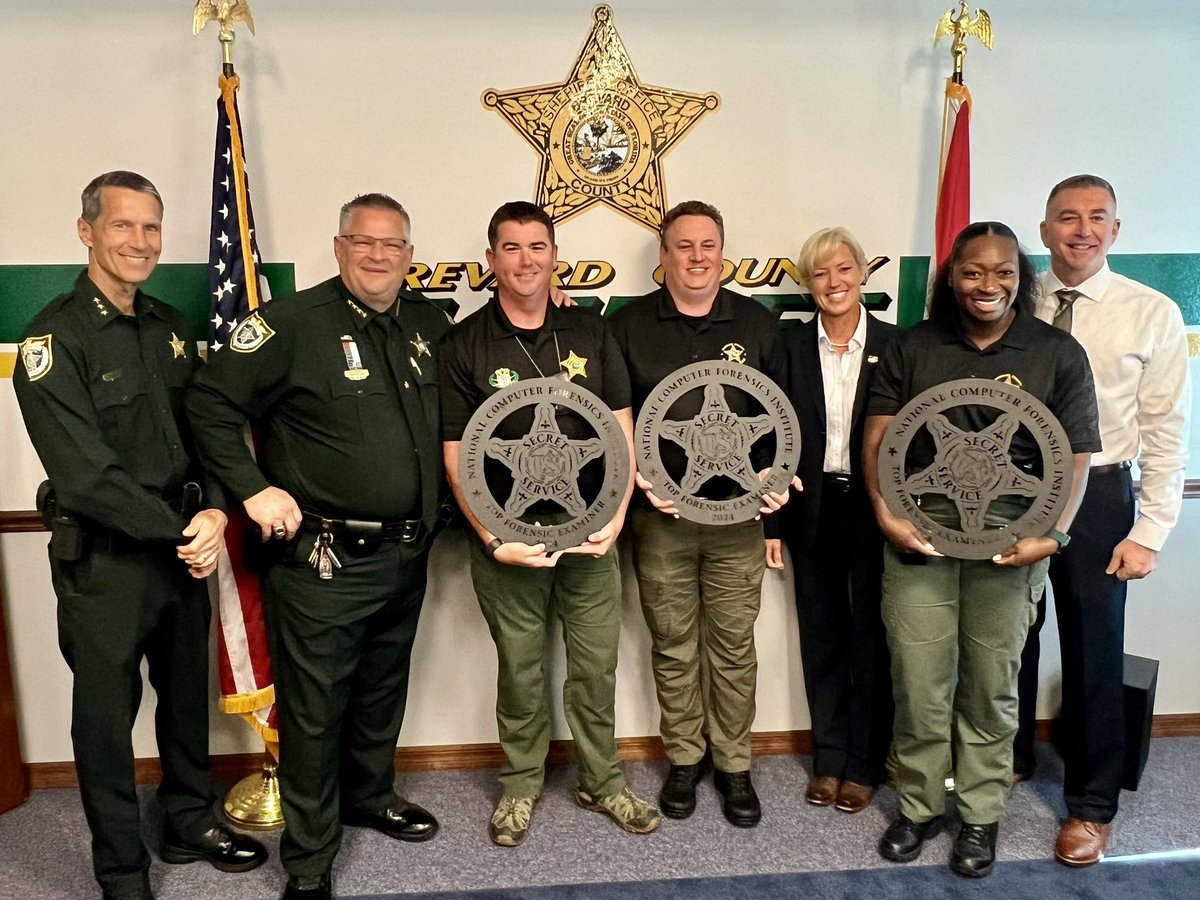 Brevard County Sheriff’s Office Digital Forensic Unit Agents once again receive “Top 100” Awards from the United States Secret Service’s National Computer Forensics Institute (NCFI).  Presented by Special Agent In Charge Caroline O’Brien-Buster to our incredible DFU Examiners!!