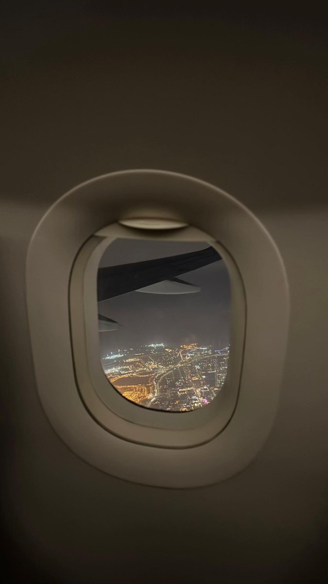 hil56i's tweet photo. نطوي مع الأيام عام ورا عام 
تمر ساعات الفرح في دقايق 
                    
أيام راحت بالعمر مثل الأحلام 
يوم بها زعلان وأيام رايق https://t.co/gGnDsvrhV7