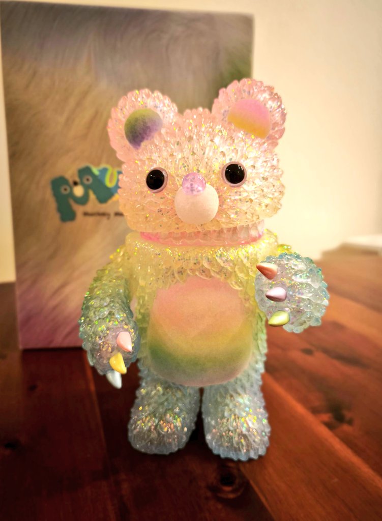 makoriinu3's tweet photo. Muckey "PRISMA G.I.D"
憧れのINSTINCTOYさんの作品。
煌めくボディに淡いパステル、所々にモフッとした質感もあり、最高。
そして、口を開けたときの生々しい歯茎。ただ可愛いだけじゃない、この少しの不気味さがクセになる。
見れば見るほどハマる☺️
@INSTINCTOY
#instinctoy
#Muckey https://t.co/z64vrmfX09