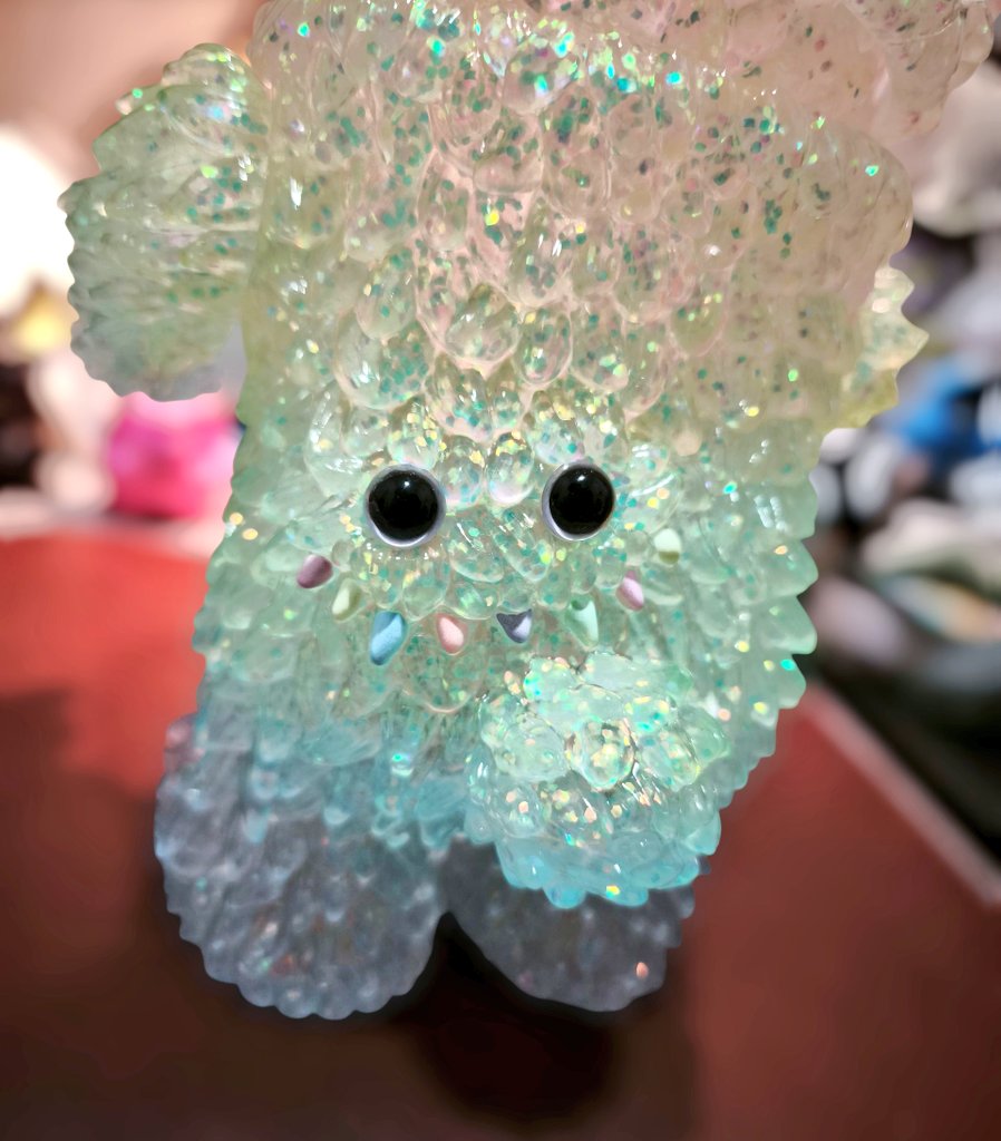 makoriinu3's tweet photo. Muckey "PRISMA G.I.D"
憧れのINSTINCTOYさんの作品。
煌めくボディに淡いパステル、所々にモフッとした質感もあり、最高。
そして、口を開けたときの生々しい歯茎。ただ可愛いだけじゃない、この少しの不気味さがクセになる。
見れば見るほどハマる☺️
@INSTINCTOY
#instinctoy
#Muckey https://t.co/z64vrmfX09