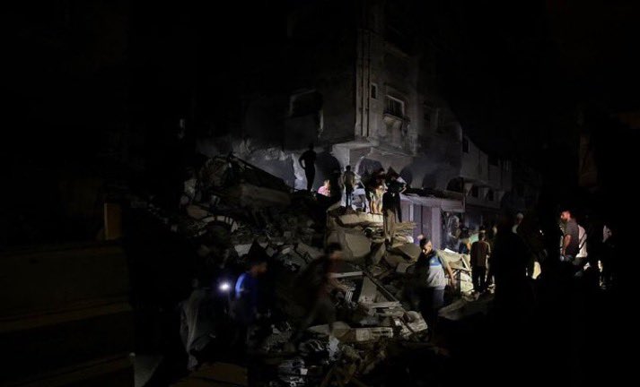 لمن يهتم ..

منازل كاملة يتم تدميرها فوق رؤوس الأبرياء في صمت تام الان في غزة