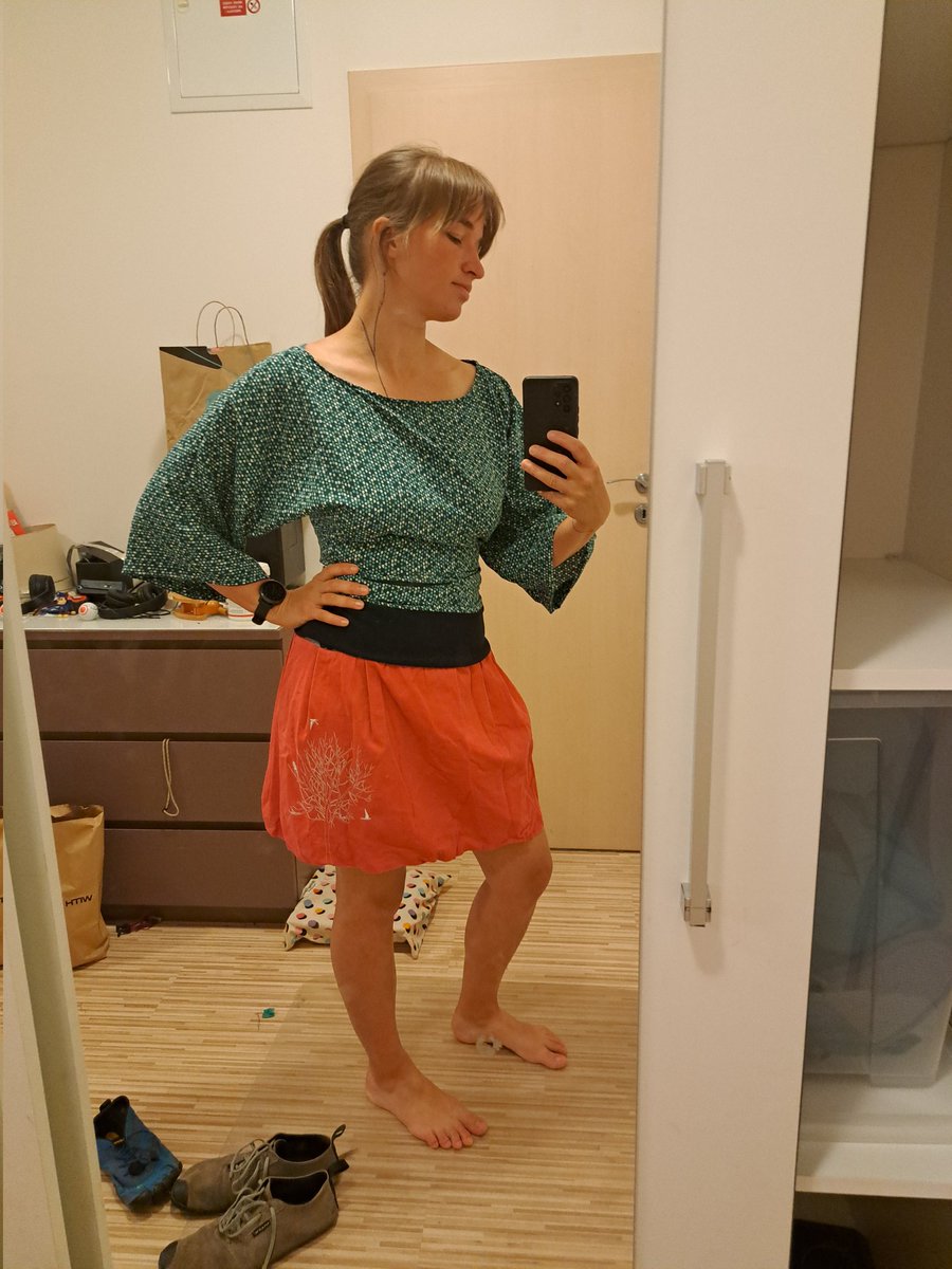 Nositelná jakkoliv. Zavazovací. Ať mám v čem do práce, #šiju.

#kajkatvoří #žiju