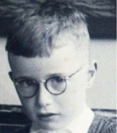 26 June 1935 | A Dutch Jewish boy, Jacob Louis Bobbe, was born in ’S Gravenhage. 

In August 1942 he was deported to #Auschwitz and murdered in a gas chamber after the selection.