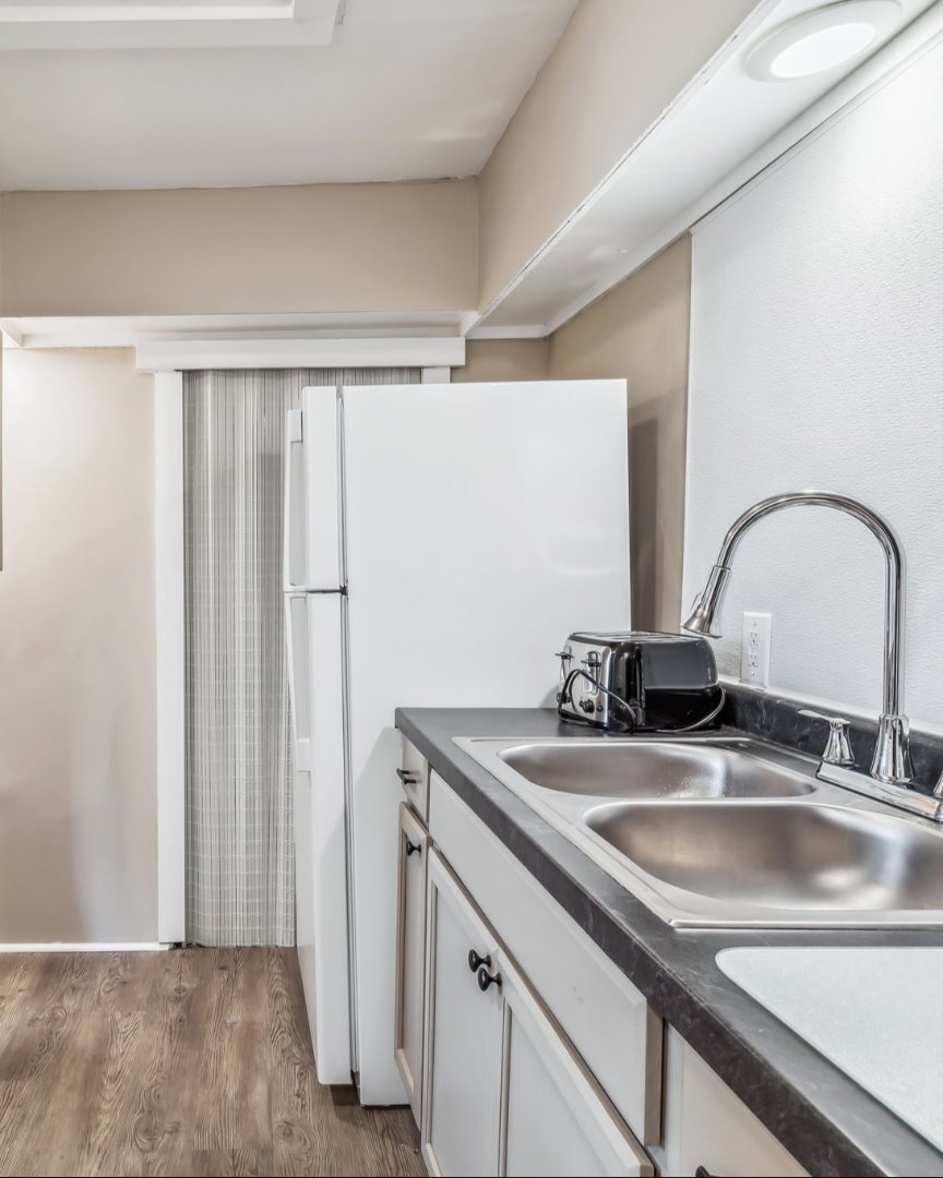 CORI_LLCCol's tweet image. 💼 Our rental provides a comfortable home office setup , unlike cramped hotel desks.  Go to centralohrealestateinvestment.com/go/business-re… #HomeOffice #RemoteWorkspace #TravelProductivity
#stableinternet #affordablestays #hotelroom