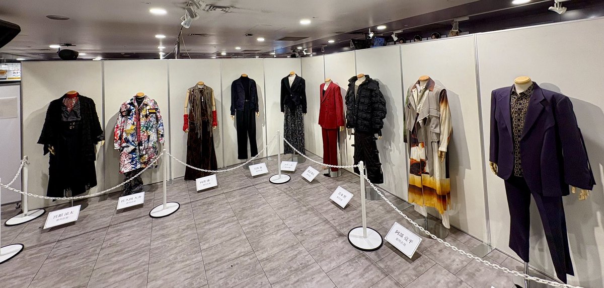 スノのタワレコ衣装展、帰省と仕事で応募できる時間が限られていたけど、行ける時間帯五つ応募して当たった‼︎
と思ったら「アリオ札幌」😳
当たった日時だけ何故か札幌に応募してた……アホやん。
札幌の方、貴重な枠をすみません。
友達がわたしが行けない日時で当たって写真撮ってきてくれました。