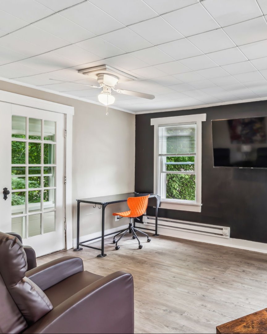 CORI_LLCCol's tweet image. 💼 Our rental provides a comfortable home office setup , unlike cramped hotel desks.  Go to centralohrealestateinvestment.com/go/business-re… #HomeOffice #RemoteWorkspace #TravelProductivity
#stableinternet #affordablestays #hotelroom