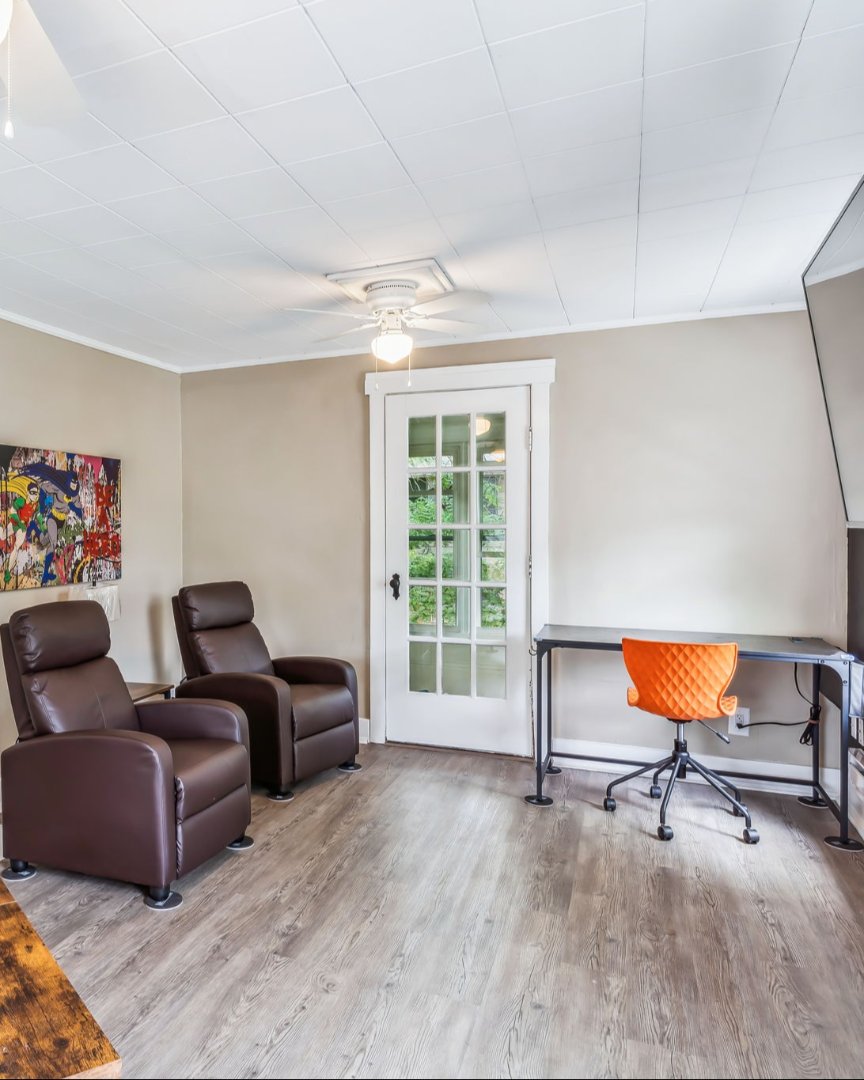 CORI_LLCCol's tweet image. 💼 Our rental provides a comfortable home office setup , unlike cramped hotel desks.  Go to centralohrealestateinvestment.com/go/business-re… #HomeOffice #RemoteWorkspace #TravelProductivity
#stableinternet #affordablestays #hotelroom