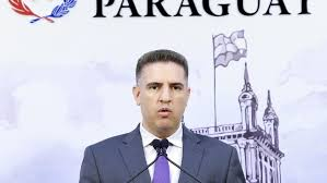 LA VERDAD DE LA MILANESA
El proyecto inicial diseñado por el actual Min. del MITIC, Gustavo VILLATE, "el primo de la corona" era el de utilizar el cargo solo para un trampolin de crecimiento, dentro de las estructuras de poder. El momento ideal sucedió con la ida de Lea Jiménez,