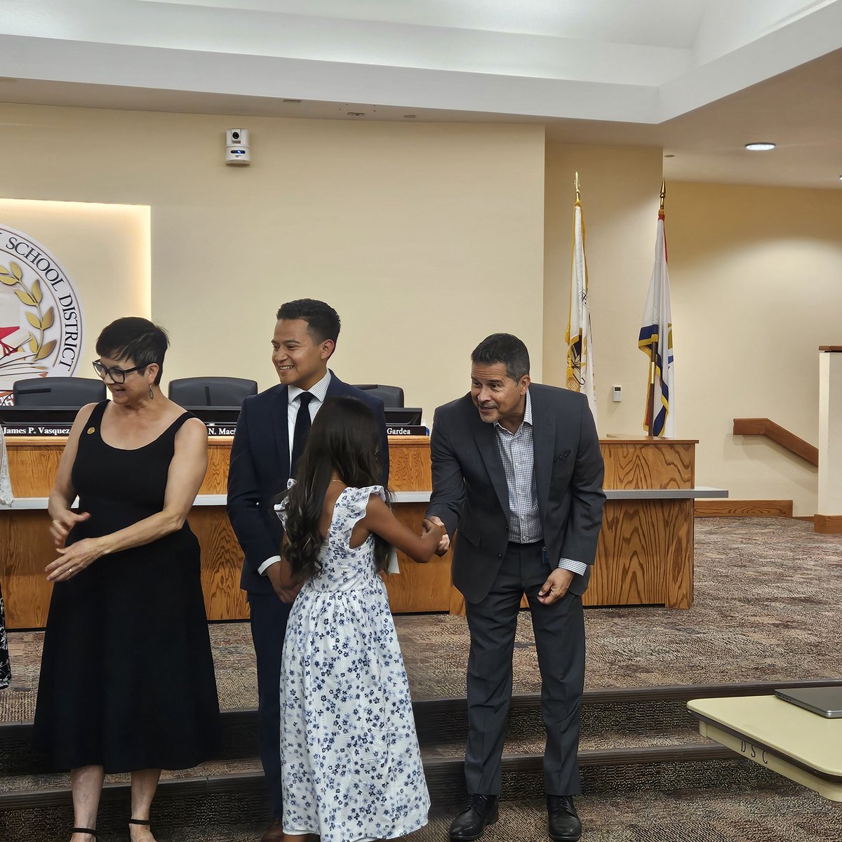 Big congratulations to our 2024–2025 Student Council that was recognized at the SISD Board Meeting! Recognized as a Texas Sweepstakes STUCO organization for their outstanding service to our campus and community. Proud of our STUCO officers for accepting this well-deserved honor!