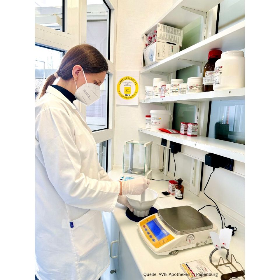 avie_apotheken's tweet image. +++ Qualität mit Bestnote ausgezeichnet! +++
Wir freuen uns, Ihnen mitteilen zu dürfen, dass die #AVIE #CarréApotheke erfolgreich am aktuellen Ringversuch teilgenommen hat und das mit #Bestnote! #Qualität ist für uns kein Zufall, sondern täglicher Anspruch.