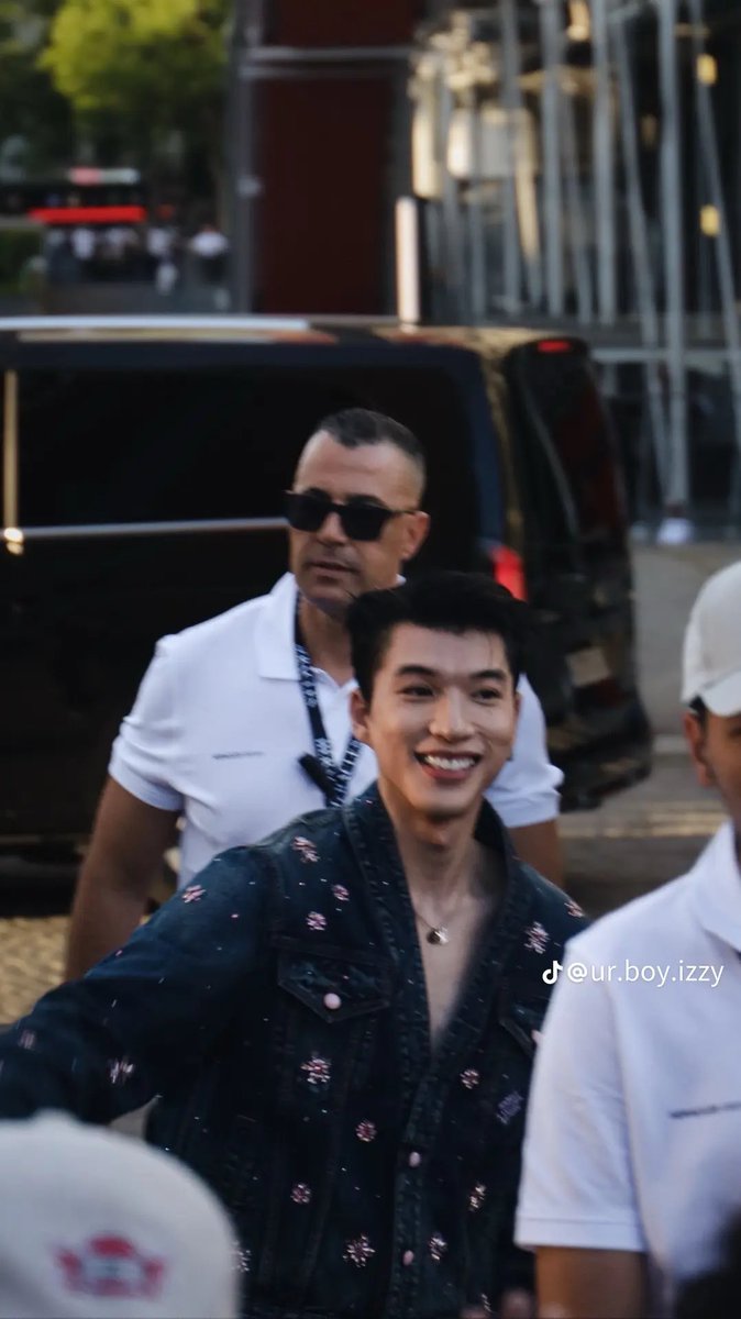 hoihientheHTH's tweet photo. Has anyone miss him yet??? I dooo
@LouisVuitton 
HIEUTHUHAI in Paris for LVMenSS26
#HIEUTHUHAIxLVMenSS26 https://t.co/TnBHQ9FeOL