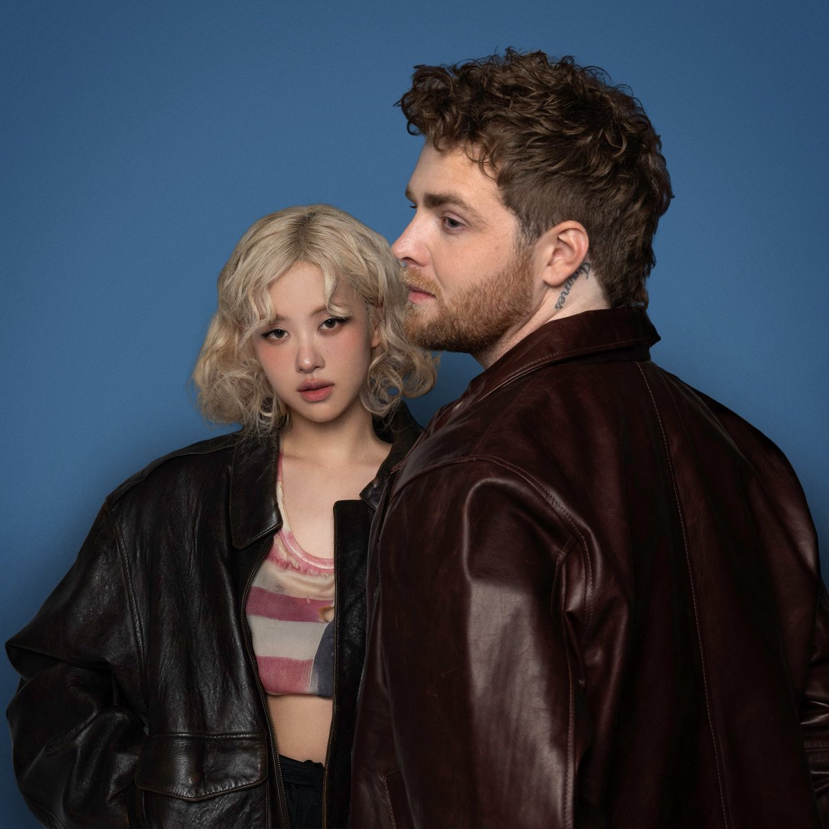 “On My Mind” by Alex Warren &amp; ROSÉ - tomorrow at 12am ET 

pre-order limited edition 7” vinyl and CD: alexwarren.lnk.to/omm-7in

#Alex_ROSÉ_OnMyMind #OnMyMind