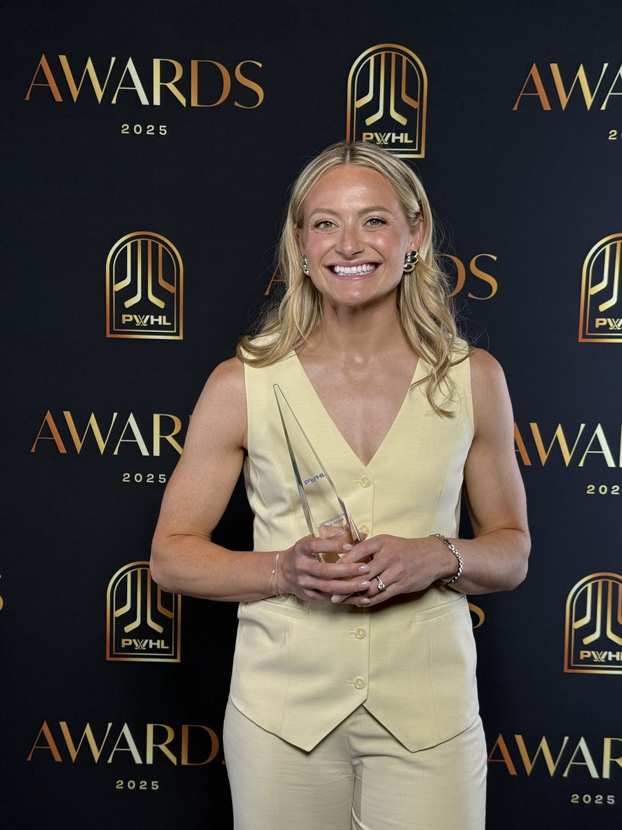 AGMSports's tweet photo. So happy for @RenataFast and the #TorontoSceptres @PWHL_Toronto franchise on her wins today as #DefenderOfTheYear #MVP nominee and #FirstTeam #AllStar nods at the 2025 #PWHLAwards in Ottawa. #PWHL @PWHLPA @BauerHockey https://t.co/ul19hJjTeG