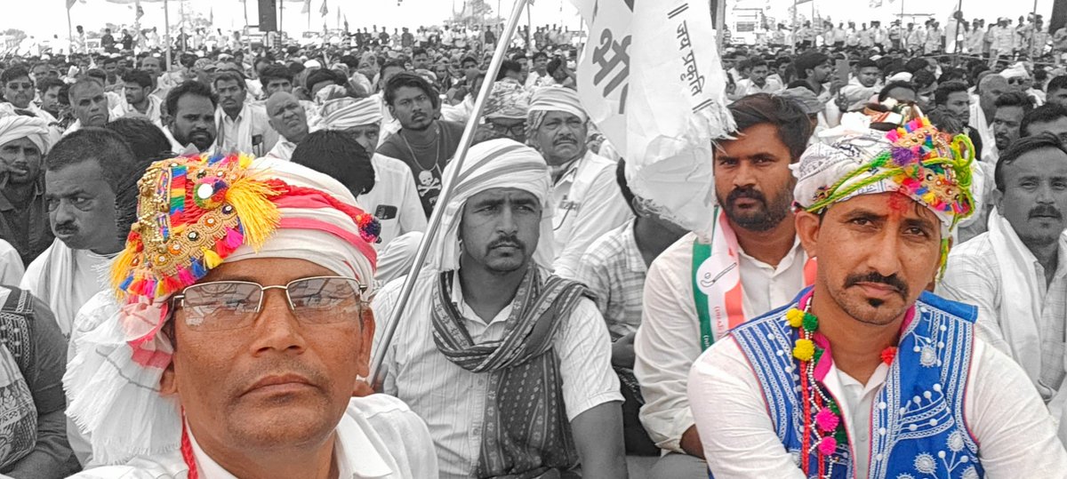 RoatKantiBhai's tweet photo. जोहार जन्म दिन बधाई 🧁🌹🙏💐❤️🎂
युवा सांसद राजकुमार रोत कुदरत आपको दीर्घायु के साथ हमेशा खुशहाल रखे ताकी आप सदन में दबे कुचले ,, आदिवासी ,, मजलूम शोषित  लोगो की आवाज बुलंद कर सके 
जन्म दिवस की खूब खूब बधाई जोहार 🏹🎂🌹❤️💐🧁🏹
      रोत कांतिभाई आदिवासी 
।। आदिवासी परिवार, भीलप्रदेश।।