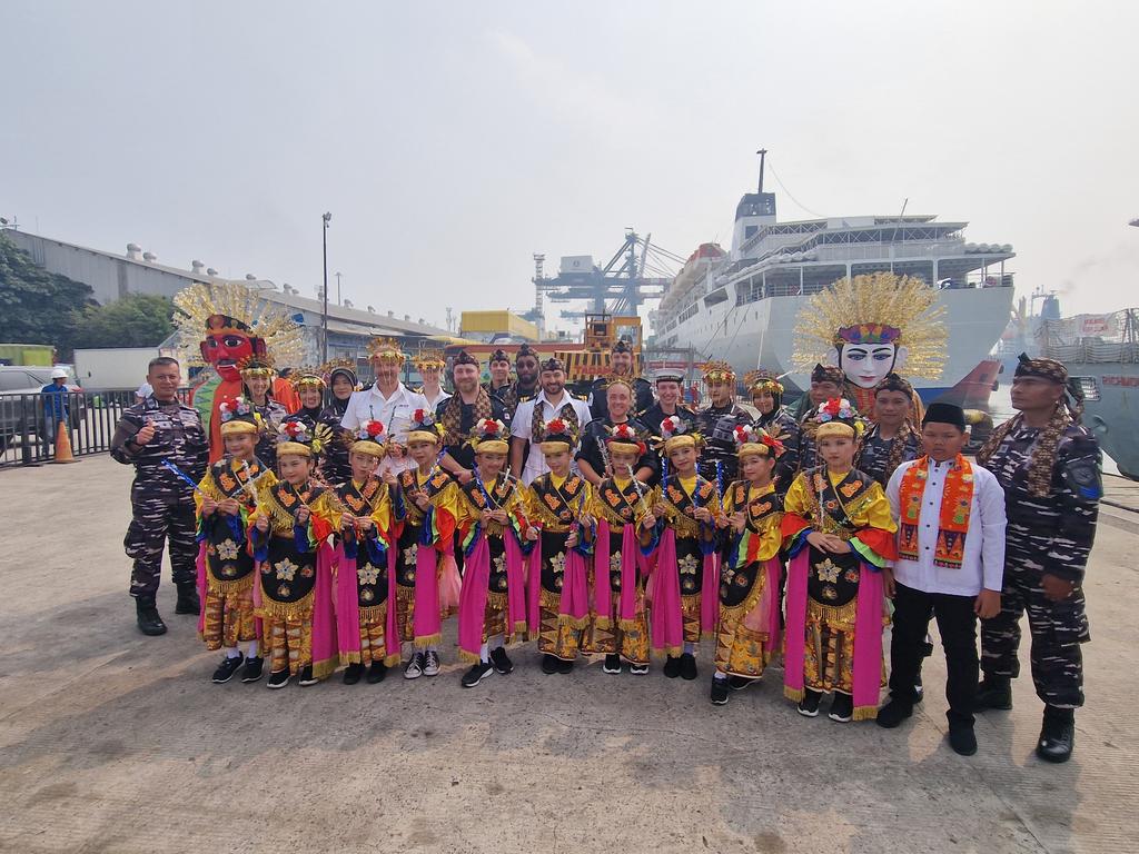 HMS_Richmond's tweet image. What a welcome into Indonesia 🇮🇩 All we can say is "wow!"
One of our many high profile visits across the #IndoPacific during #CSG25
@COMUKCSG
@RoyalNavy