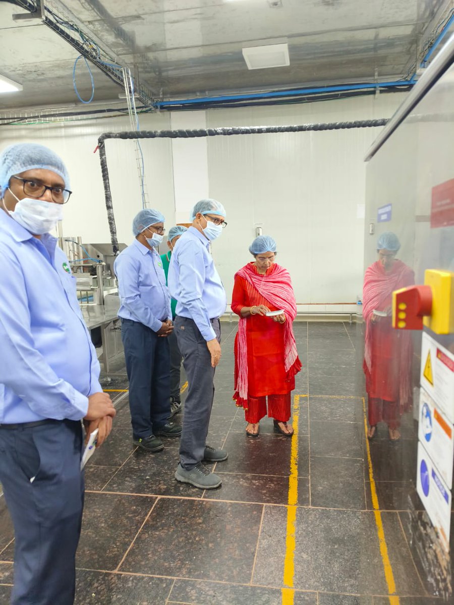 ManagingTrustee's tweet image. Made a surprise visit to our Shameerpet plant today.
Had the pleasure of inaugurating the Auto Tanker Unloading &amp;amp; CIP system, along with the newly commissioned 3rd 10KL Processing Line.

Appreciate the commendable efforts of our dedicated teams, led by Operations Head Sri Lingam…