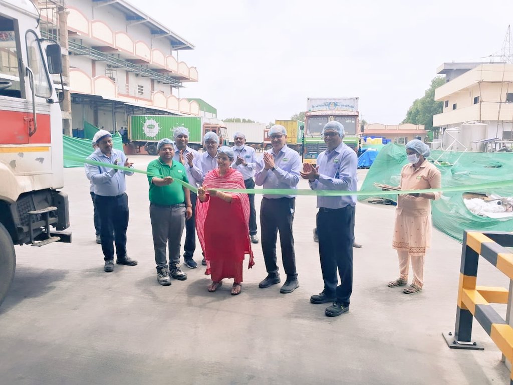 ManagingTrustee's tweet image. Made a surprise visit to our Shameerpet plant today.
Had the pleasure of inaugurating the Auto Tanker Unloading &amp;amp; CIP system, along with the newly commissioned 3rd 10KL Processing Line.

Appreciate the commendable efforts of our dedicated teams, led by Operations Head Sri Lingam…