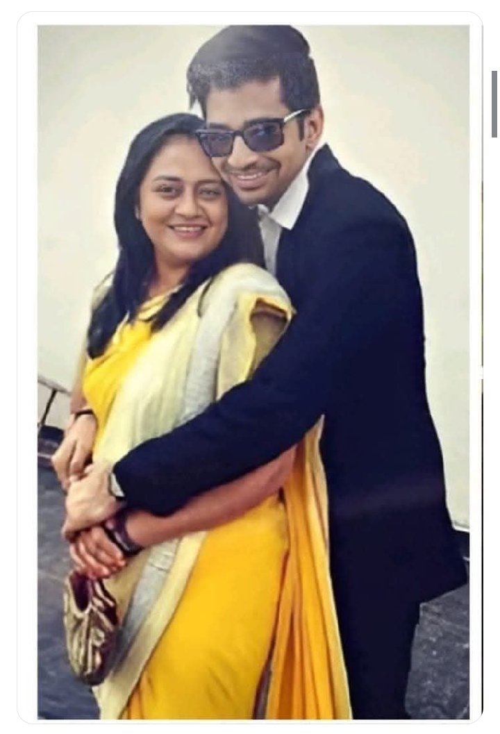 कलियुग कि कमाल एक और दामाद ने सास को अपनी पत्नी बना लीं क्योंकि सास भी कभी बहू थी नहीं फिर से है 😅

लो हो गया एक और कांड मध्यप्रदेश में एक सास और दामाद ने एक दूसरे के साथ शादी कर ली है। शादी के बाद से ही दामाद राहुल का दिल अपनी पत्नी के लिए नहीं बल्कि सास के लिए धड़कने लगा था।