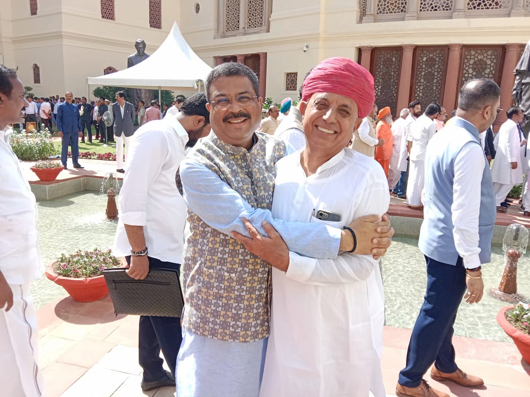 माननीय केंद्रीय शिक्षा मंत्री श्री धर्मेंद्र प्रधान जी को जन्मदिन की हार्दिक बधाई एवं शुभकामनाएं।

महाप्रभु जगन्नाथ जी से आपके उत्तम स्वास्थ्य एवं दीर्घाय जीवन की मंगलकामना करता हूँ।
<a href="/dpradhanbjp/">Dharmendra Pradhan</a>