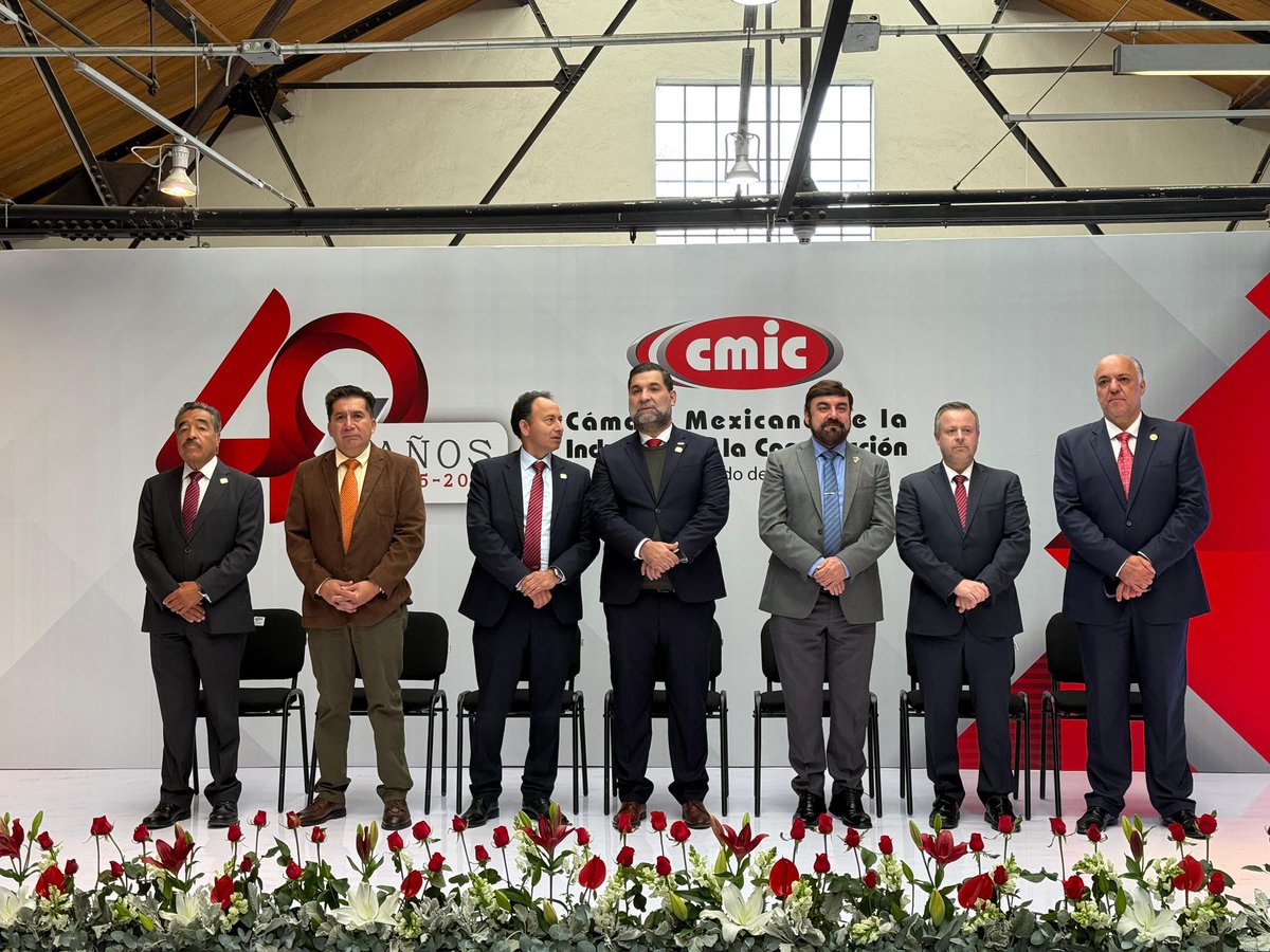 Unidos por el desarrollo hídrico y la infraestructura de nuestro estado

En el marco del 40 Aniversario de la Cámara Mexicana de la Industria de la Construcción en el Estado de México, reconocimos el papel clave que juega la colaboración entre gobierno