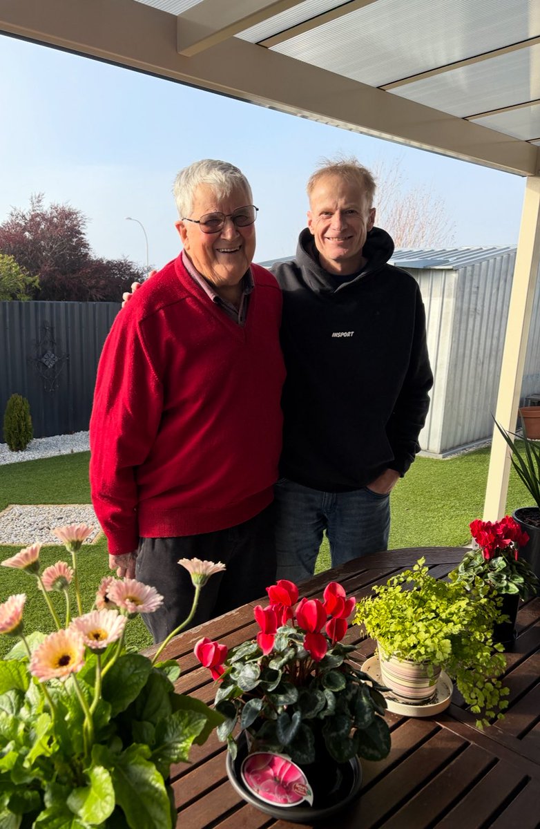ProfRAScolyer's tweet image. I made many wonderful friends during my years in Launceston and Hobart, especially during my time at the University of Tasmania. It means so much to me to still enjoy those friendships today. I had a brilliant weekend catching up with university friends in Hobart and it was great…