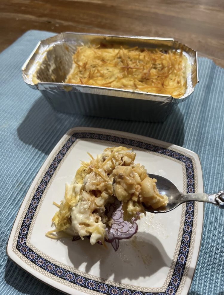 CengekDan's tweet photo. @tehnit4 Saya dan istri jualan ini @tehnit4 , order sepiii banget lagi pada liburan kayanya. Yang lagi liburan di bandung yuk dipesen macaroni schotel nya free antar wilayah dago,cikutra,pahlawan,suci,riau,cihapit. Bisa DM untuk detailnya, makasih https://t.co/9OMDZBlNN7