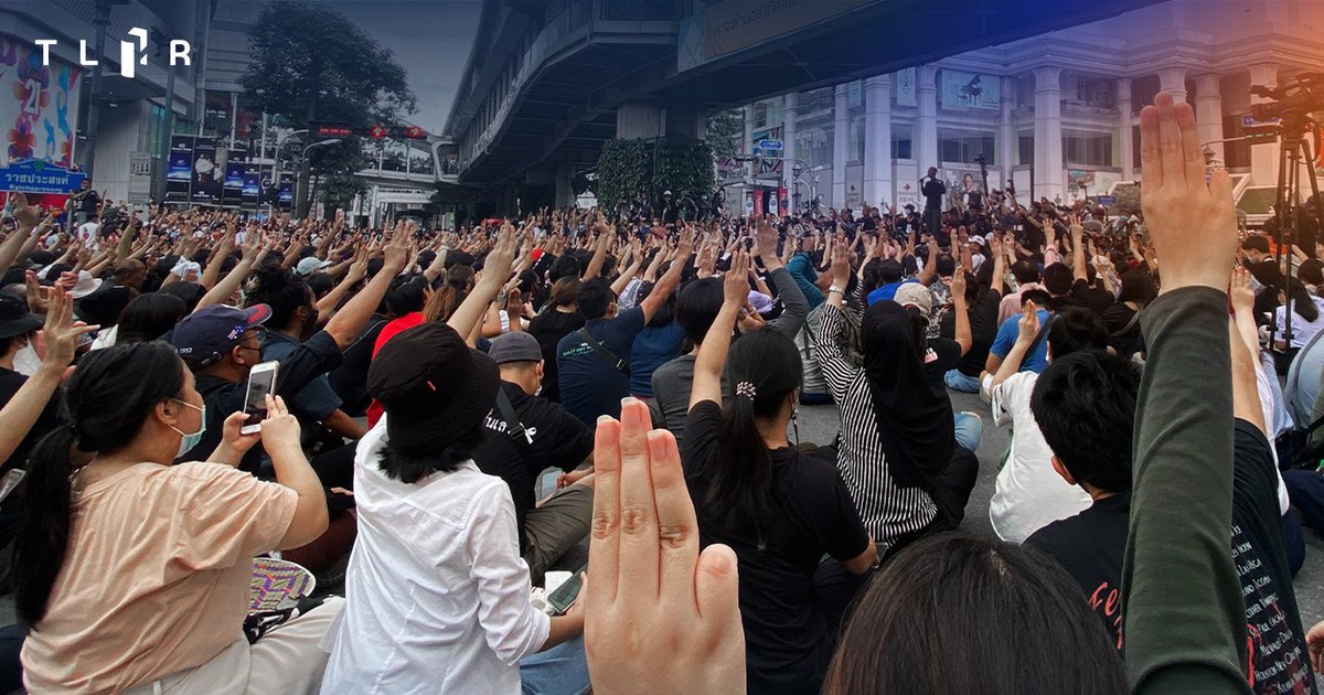 26 มิ.ย. 68 ศาลแขวงปทุมวัน นัดฟังคำพิพากษาของ 13 นักกิจกรรม #15ตุลาไปราชประสงค์ เมื่อปี 2563 ในข้อหาฝ่าฝืนข้อกำหนดที่ออกตาม พ.ร.ก.ฉุกเฉินฯ ที่มีความร้ายแรง
.
ศาลพิพากษา ยกฟ้อง เห็นว่าการกระทำของจำเลยทั้ง 13 ไม่เป็นการฝ่าฝืนข้อกำหนดที่ออกตาม