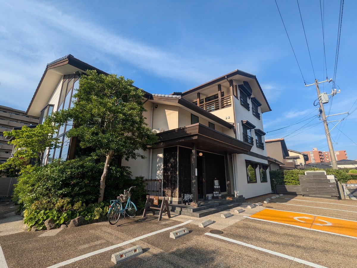 kaoboooooooo's tweet image. 松江の喫茶店は閉店が早くて
17時には殆どのお店閉まってしまう
そんな中、街中から少し離れた
「服部珈琲店」はなんと22時半までの営業
と聞いて行ってみた。
今まで知らなかった事を悔やむ
すごーく素敵なお店
予定を変更して2度訪問
好きなお店がまた増えて有り難し。
#喫茶店