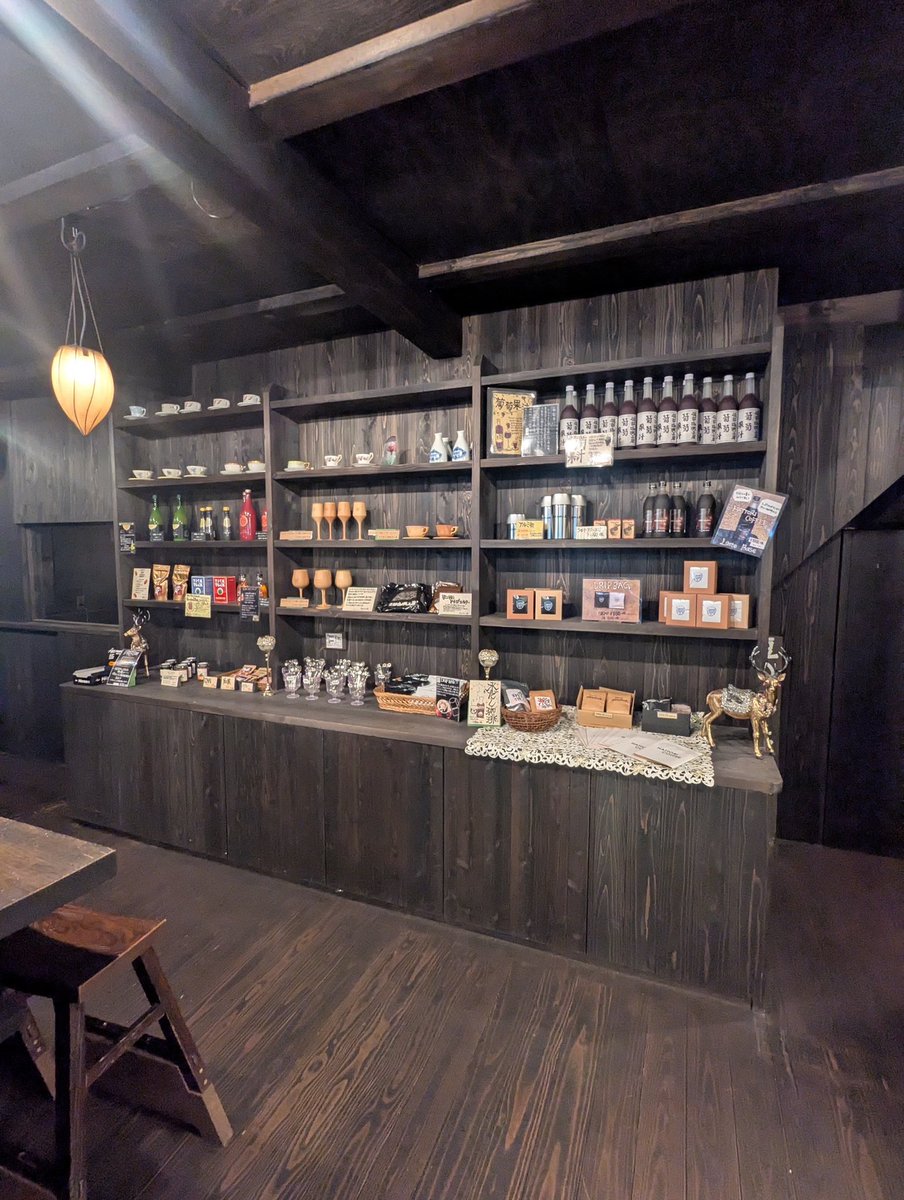 kaoboooooooo's tweet image. 松江の喫茶店は閉店が早くて
17時には殆どのお店閉まってしまう
そんな中、街中から少し離れた
「服部珈琲店」はなんと22時半までの営業
と聞いて行ってみた。
今まで知らなかった事を悔やむ
すごーく素敵なお店
予定を変更して2度訪問
好きなお店がまた増えて有り難し。
#喫茶店
