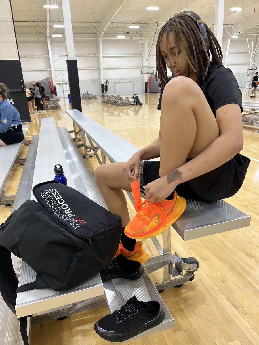 VayMitchell35's tweet photo. Great day of work at the @PRJCTandPRFCT camp! I am missing playing with my class, 2029s but the 2028s can get this work too! 🤣 Lots of learning and competing going on. Cant wait for day 2! 💪🏽
#projectandperfect #eliteisearned
@KPannell71 @ShaneLaflin @bballjkey https://t.co/BMLZKJo9Vf